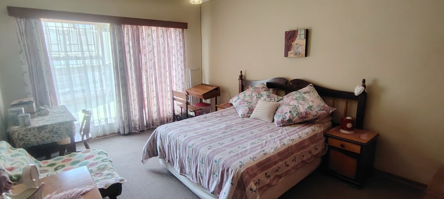 4 Bedroom Property for Sale in Flamwood North West